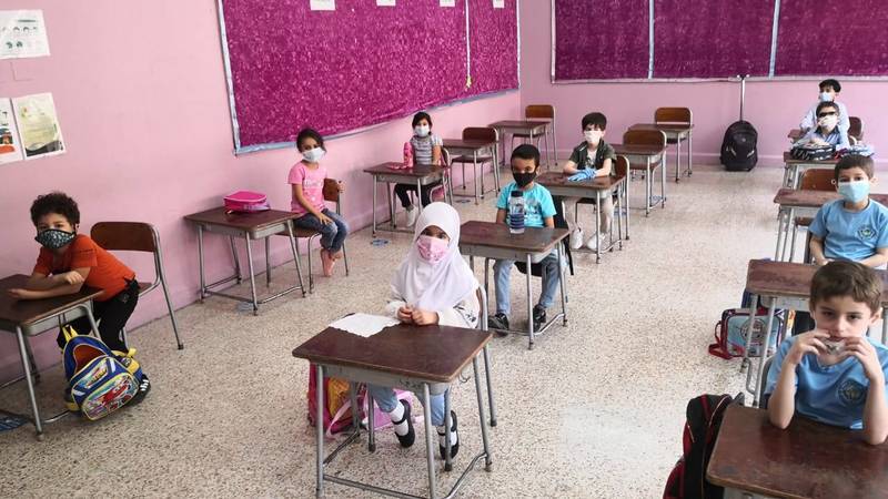 منع-الهواتف-والساعات-الذكية-خلال-الامتحانات-في-مدارس-أبوظبي