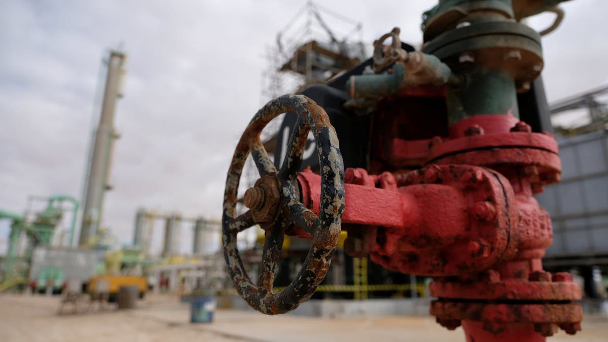 إنتاج-النفط-الليبي-ينخفض-إلى-100-ألف-برميل-يوميا-وسط-أزمة-سياسية