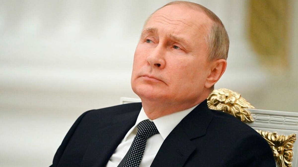بوتين:-بعض-العملات-العالمية-“تنتحر”-بسبب-العقوبات-على-روسيا