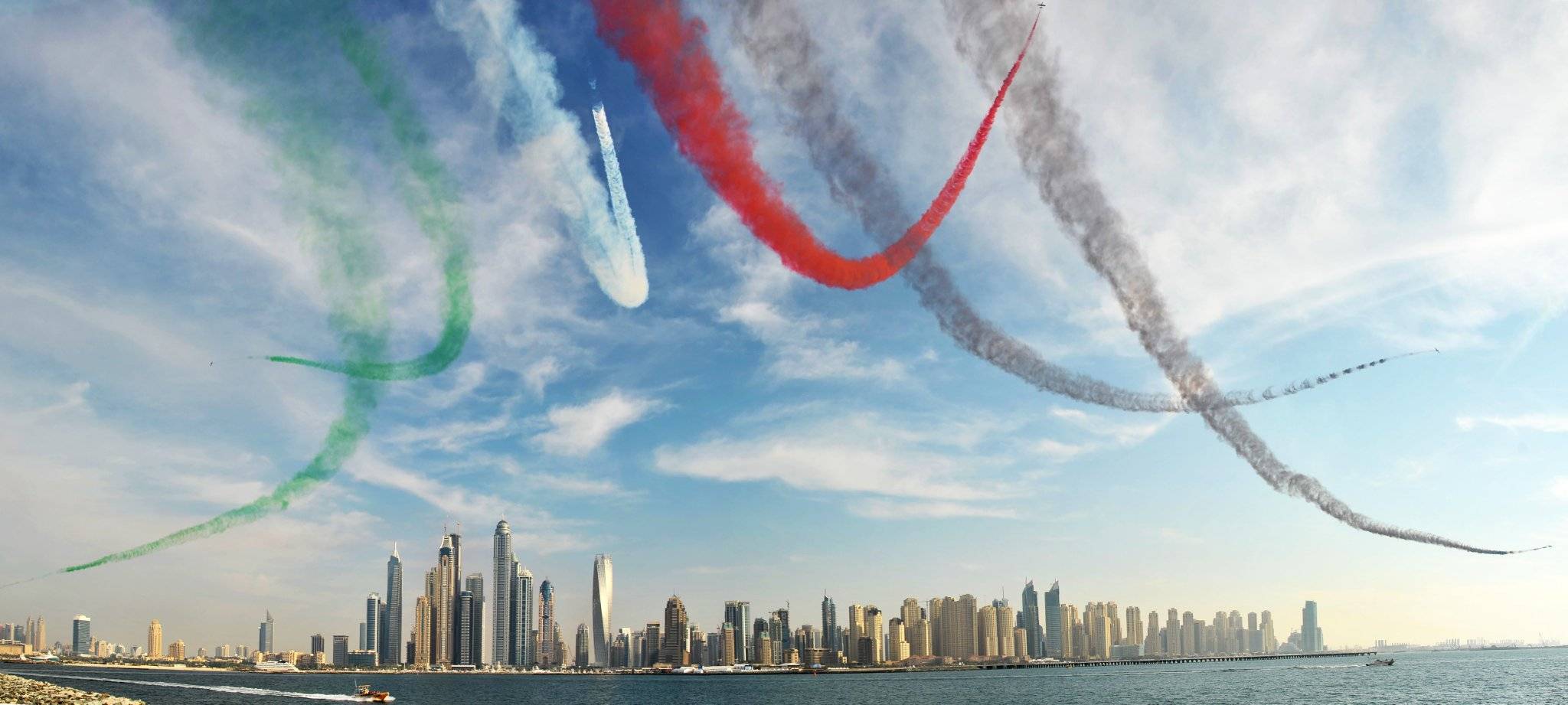 فريق-«فرسان-الإمارات»-يقدم-عروضاً-جوّية-مشوّقة-في-سماء-دبي-مساء-الغد