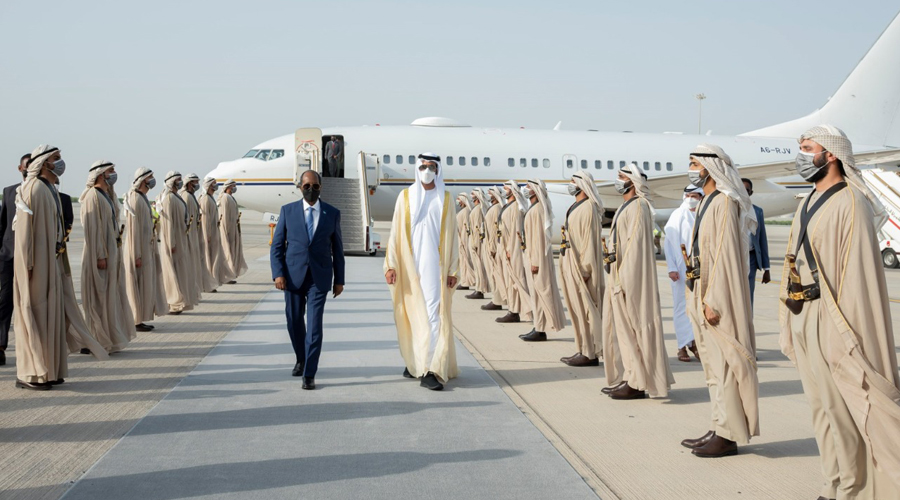 رئيس-الصومال-يصل-إلى-البلاد