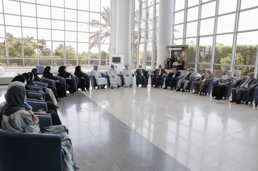 جامعة-حمدان-بن-محمد-الذكية-تعقد-لقاء-مع-الدارسين