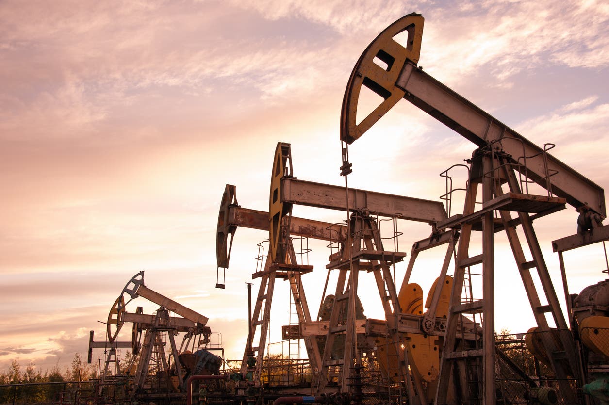 أسعار النفط ترتفع بسبب شح الإمدادات والعقوبات الجديدة على إيران