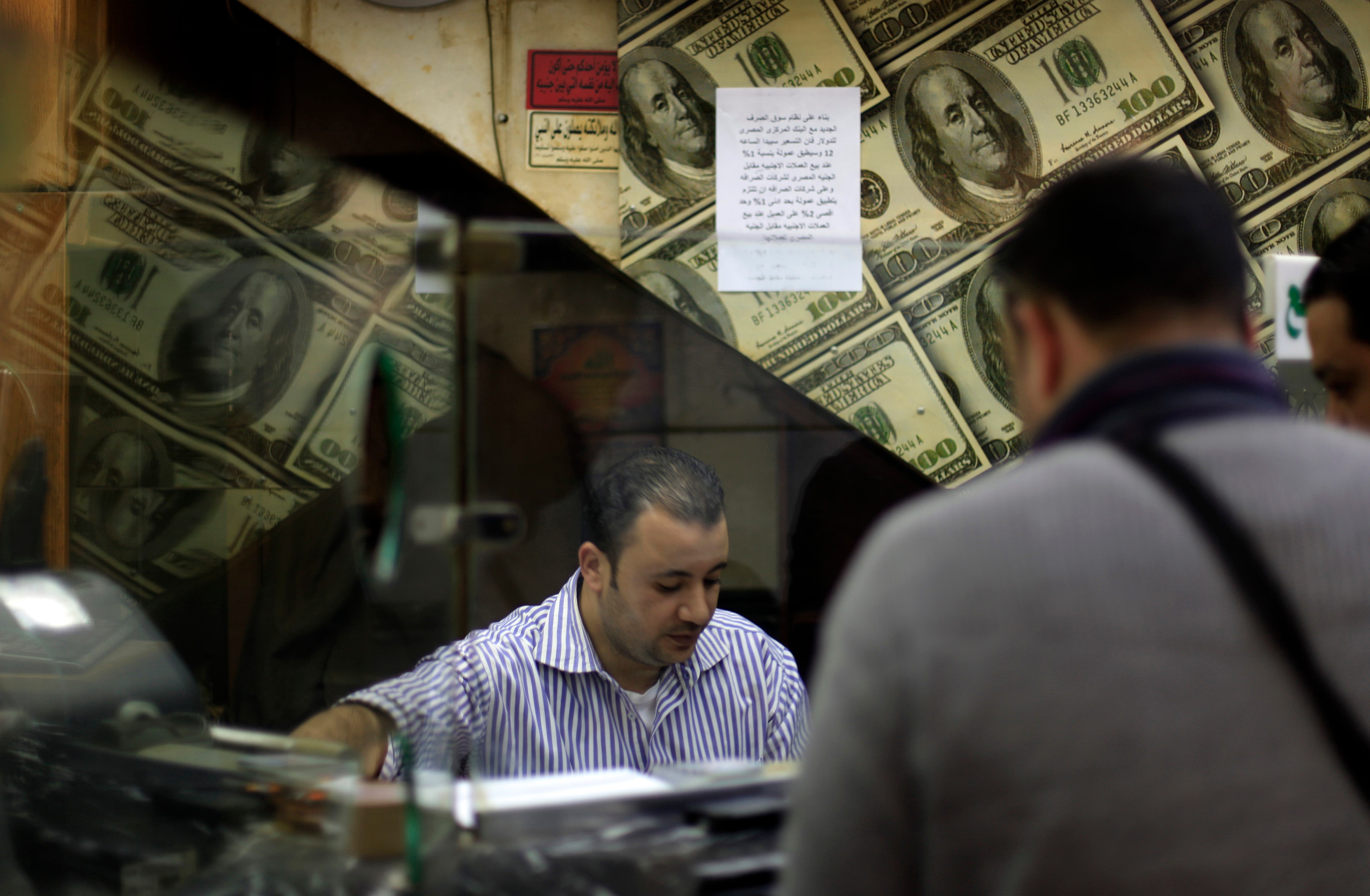 سعر الجنيه المصري مقابل الدولار.. ما تأثير رفع الفائدة الأميركية؟