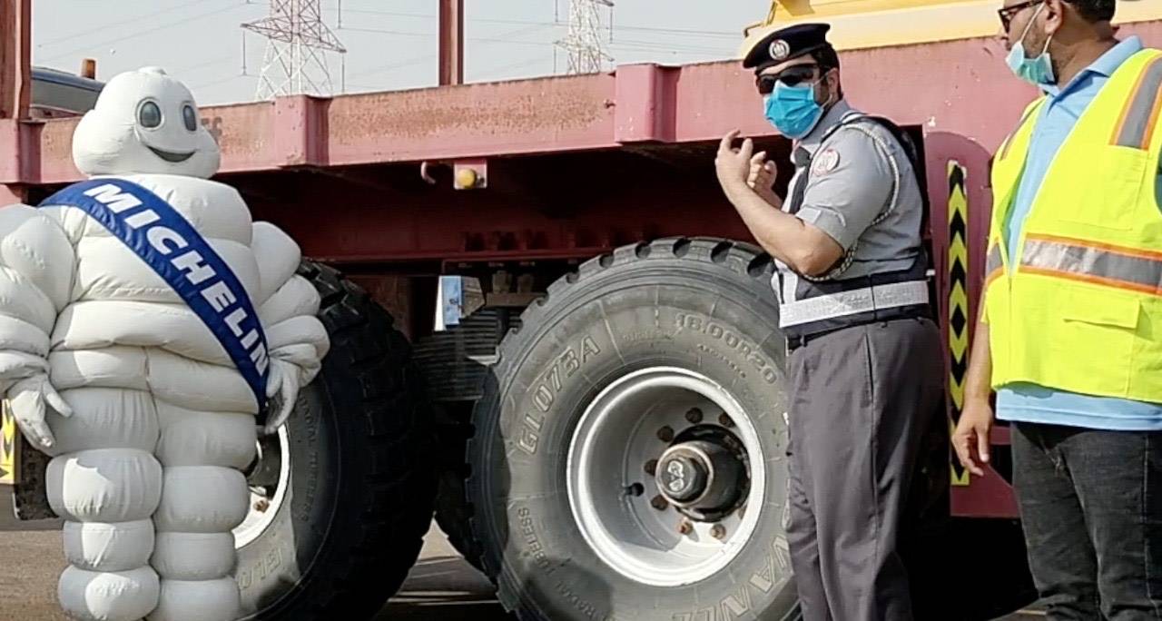 شرطة-أبوظبي-توعي-سائقي-الشاحنات-«بسلامة-الإطارات»