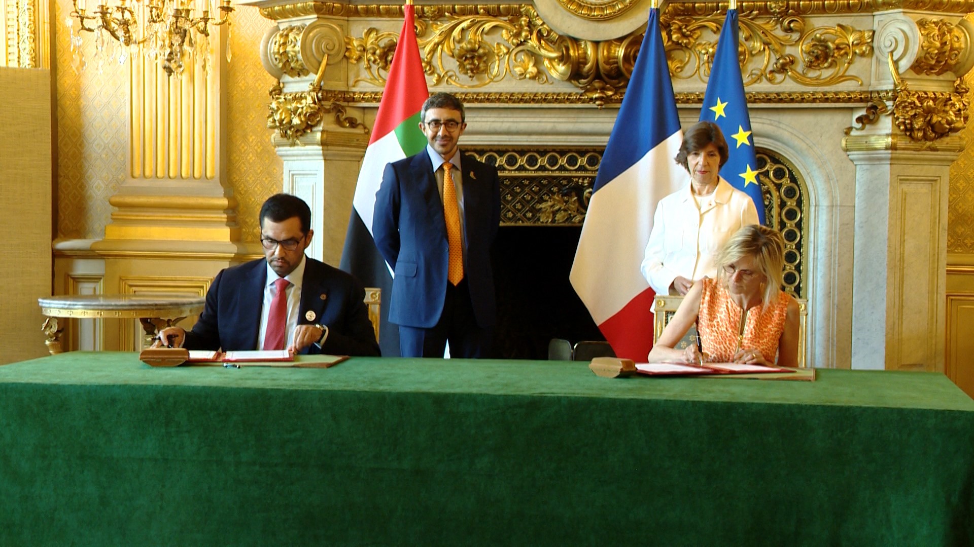 الإمارات-وفرنسا-توقّعان-اتفاقية-لتعزيز-الفوائد-الاقتصادية-والاجتماعية-للعمل-المناخي