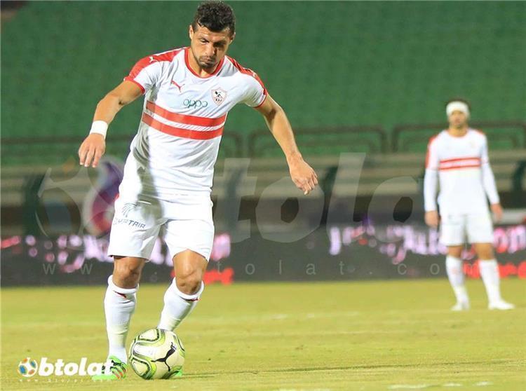 لم-أهرب.-طارق-حامد-يدافع-عن-نفسه-أمام-لاعبي-الزمالك-من-داخل-غرفة-الملابس