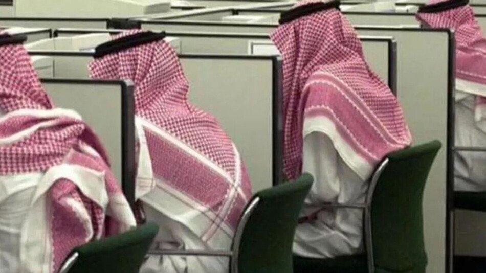 معاقبة-رئيس-تنفيذي-بعد-فصله-7-موظفين-سعوديين