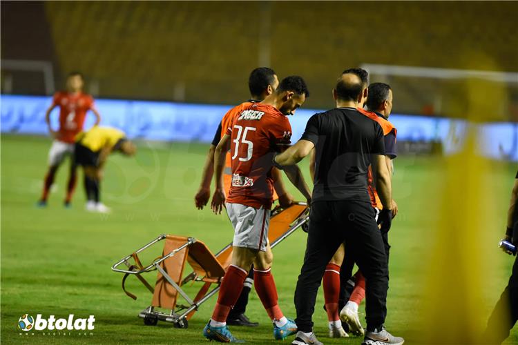 فيديو-|-بعد-7-دقائق.-إصابة-أحمد-عبد-القادر-في-مباراة-الأهلي-والمقاولون-العرب