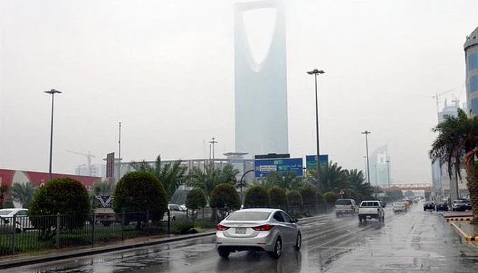 يحدث-الآن.-أمطار-متوسطة-إلى-غزيرة-على-الرياض-والدفاع-المدني-يحذر