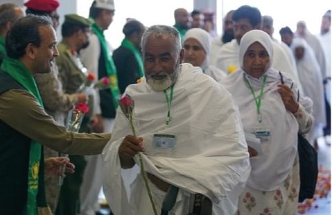 استقبال حجاج باكستان بالمطار