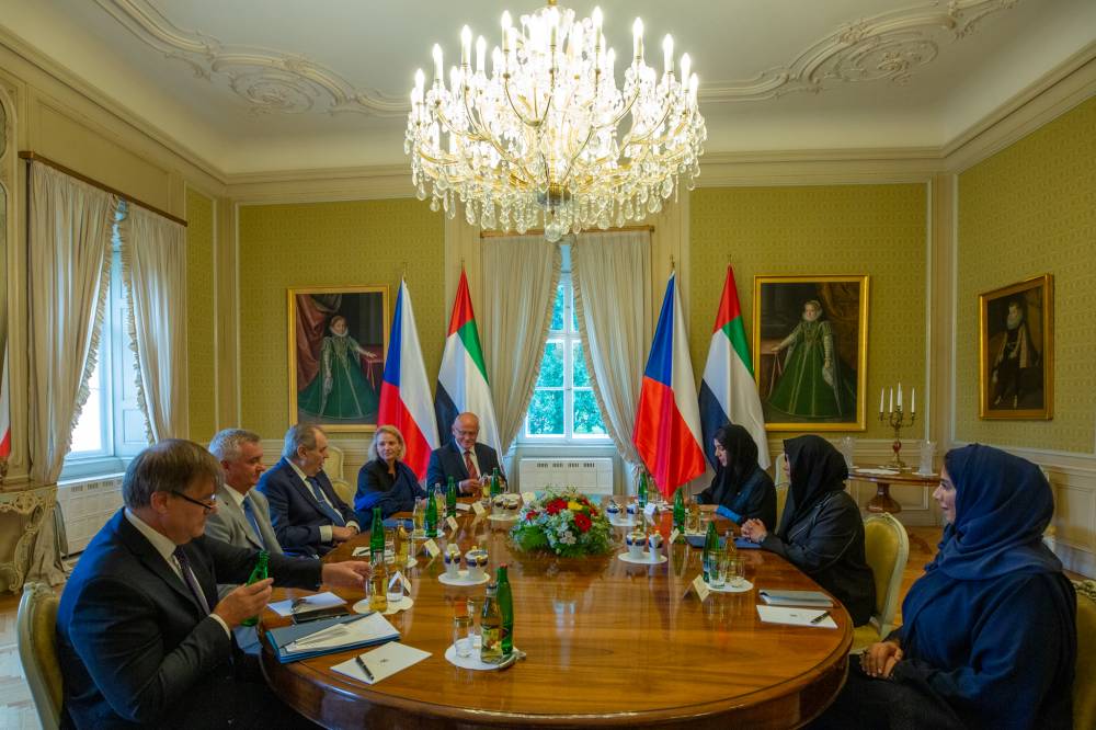 لطيفة-بنت-محمد-تبحث-مع-الرئيس-التشيكي-تعزيز-علاقات-التعاون-بين-البلدين