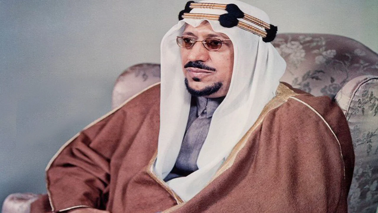 صورة-قديمة-للملك-سعود-مع-أمير-الكويت-في-رحلة-برية