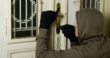 التحقيقات:-لص-المنازل-فى-مدينة-بدر-نفذ-جريمتين-بأسلوب-كسر-الباب
