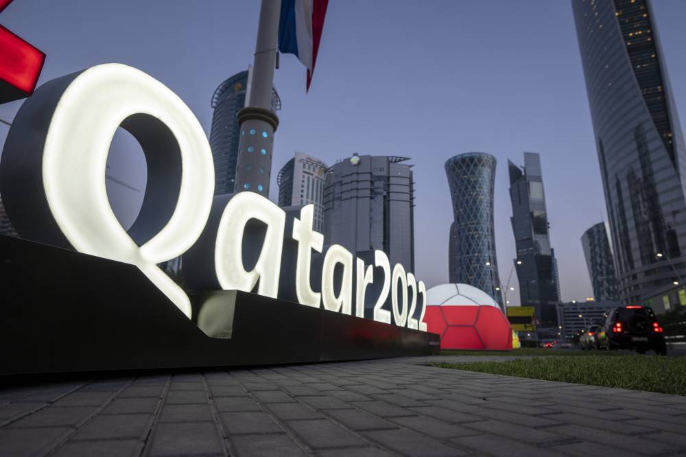 قطر-تعتزم-إنشاء-محطتين-للطاقة-الشمسية-مع-روبوتات-للتنظيف