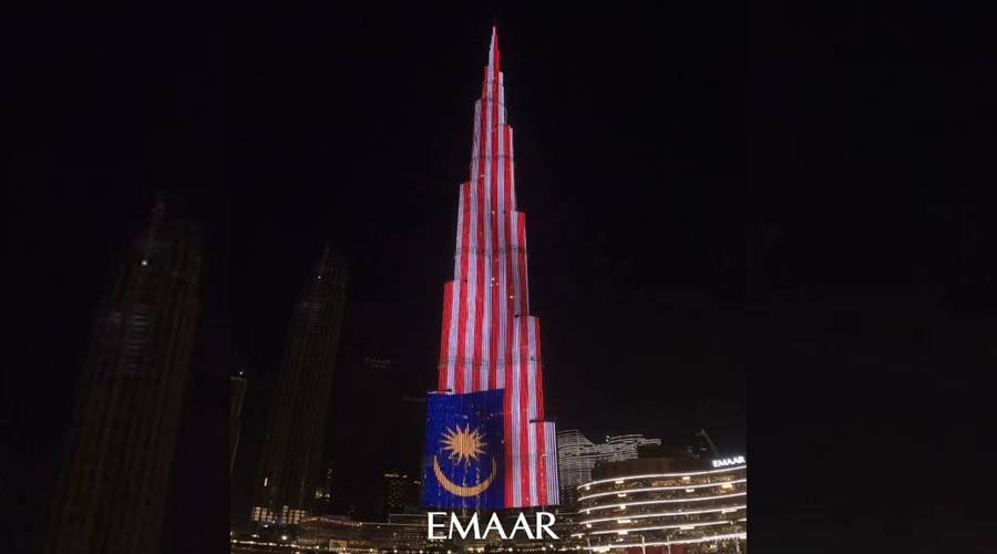 برج-خليفة-يضيئ-بألوان-علم-ماليزيا-احتفاءً-بيومها-الوطني