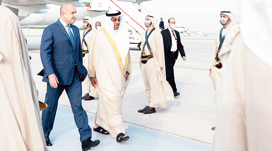 رئيس-بلغاريا-يصل-إلى-الإمارات