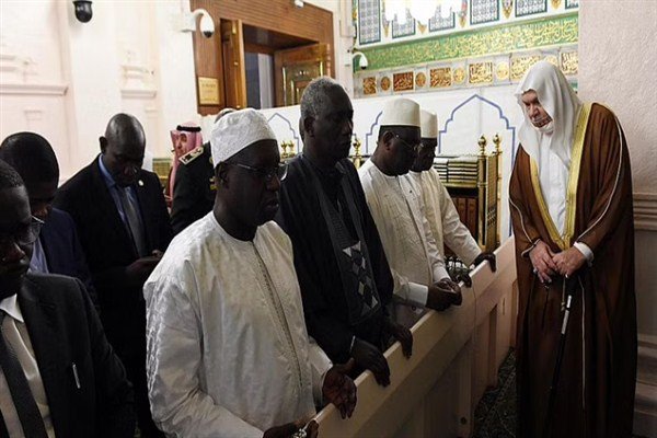رئيس-السنغال-يصل-إلى-المدينة-المنورة-ويزور-المسجد-النبوي