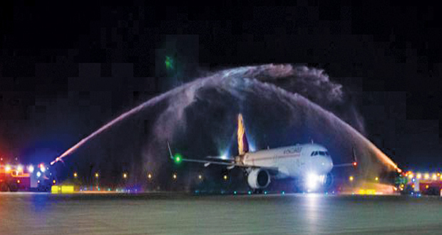 مطار-مسقط-يستقبل-أولى-رحلات-طيران-فيستارا-الهندي-من-مومباي