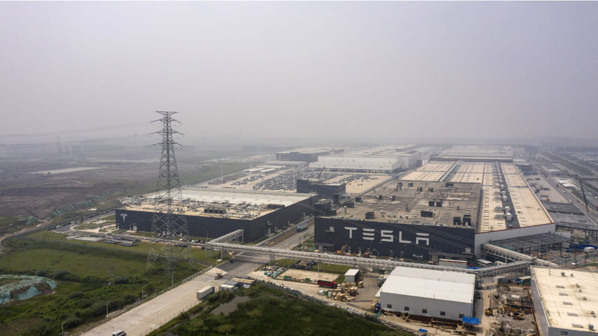 تسلا-تعلق-الإنتاج-في-مصنع-شنغهاي-في-الأسبوع-الأخير-من-2022
