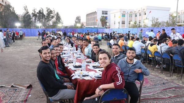 قيادات-جامعة-الأزهر-يشاركون-الطلاب-المغتربين-الإفطار-الجماعي