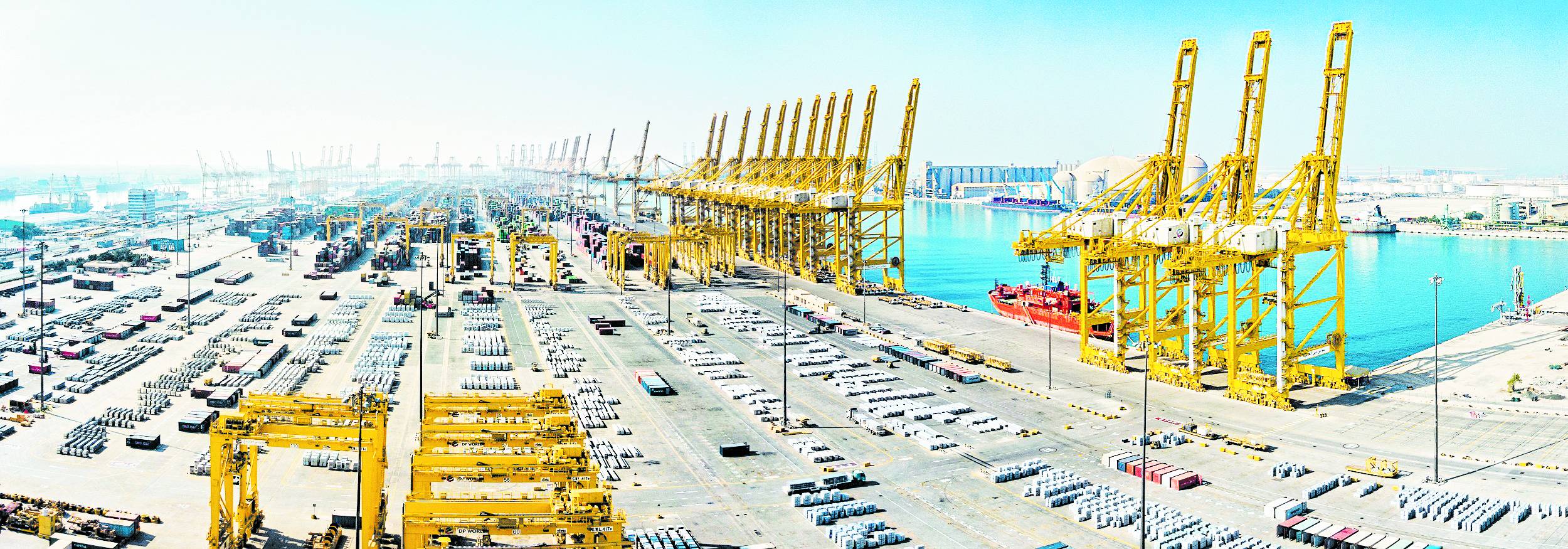 موانئ-دبي-تتعامل-مع-22-ألف-سفينة-في-2022