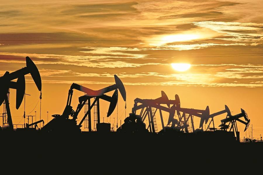 النفط-يرتفع-وسط-توقعات-بنمو-الطلب-على-البنزين-وتقلص-الإمدادات