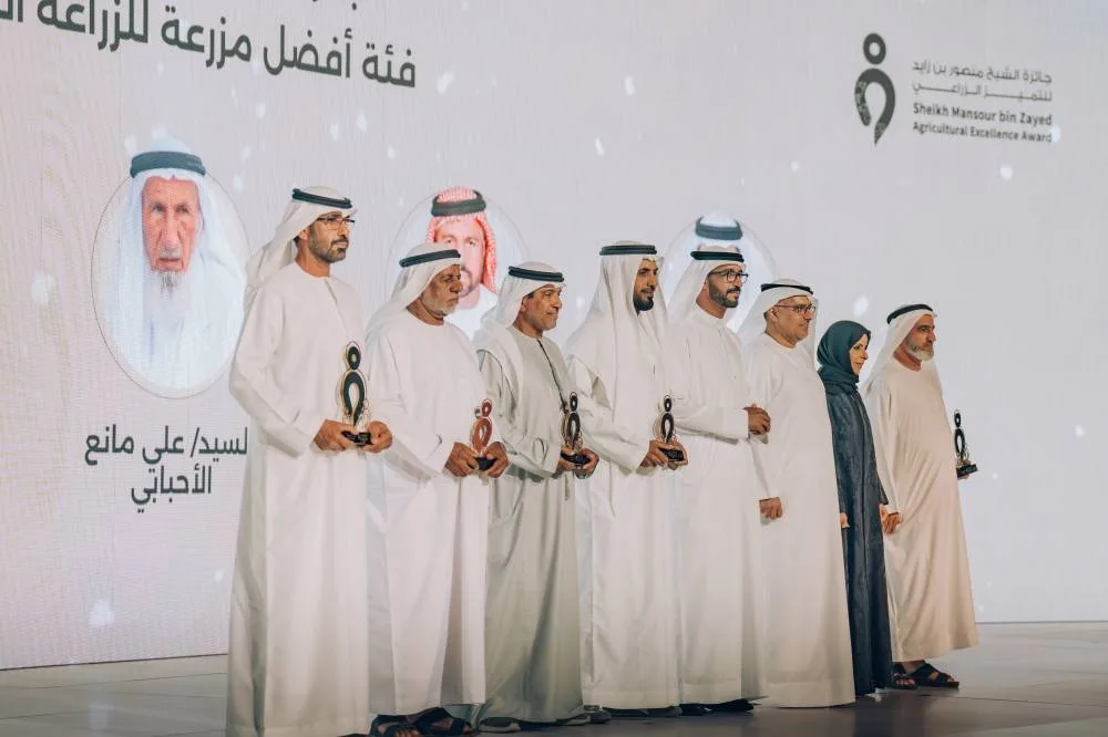 تكريم-الفائزين-بجائزة-الشيخ-منصور-بن-زايد-للتميز-الزراعي